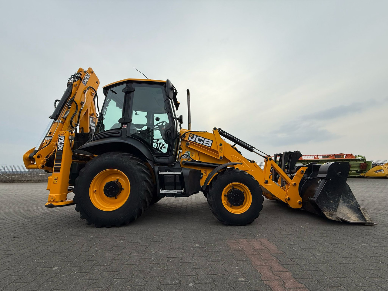 JCB 3CX - Ekskavatorius-krautuvas: foto 1 JCB 3CX - Ekskavatorius-krautuvas: foto 1
