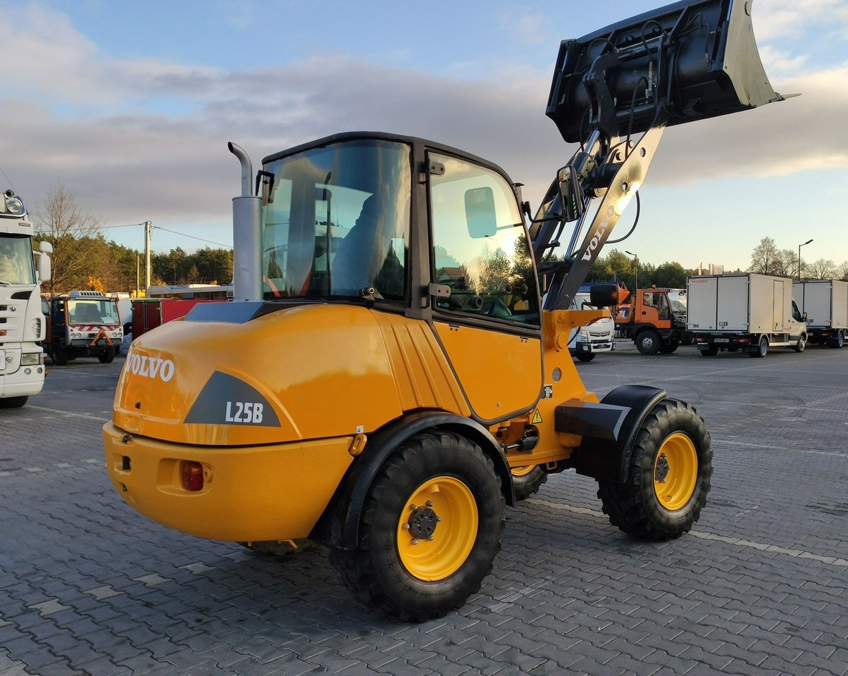 Volvo L25B - Ratinis krautuvas: foto 5 Volvo L25B - Ratinis krautuvas: foto 5