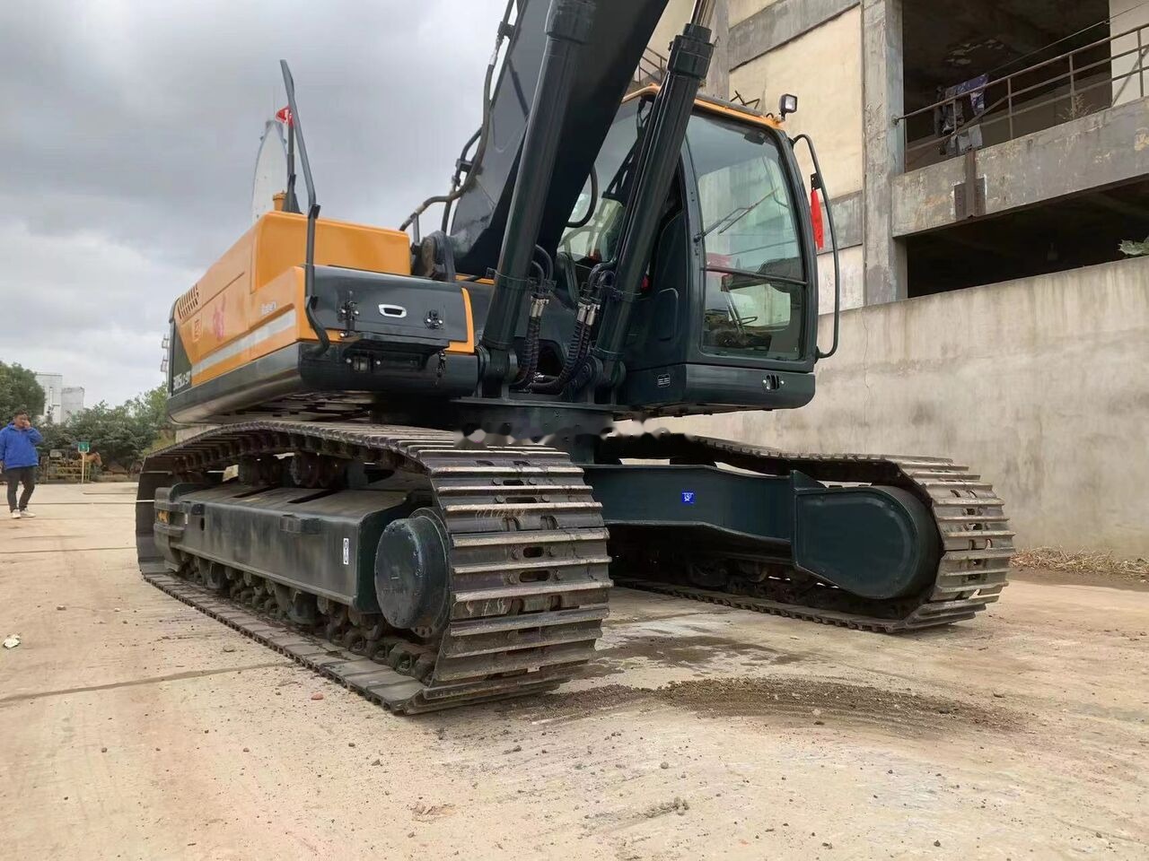 Hyundai R305LC-9T - Vikšrinis ekskavatorius: foto 1 Hyundai R305LC-9T - Vikšrinis ekskavatorius: foto 1