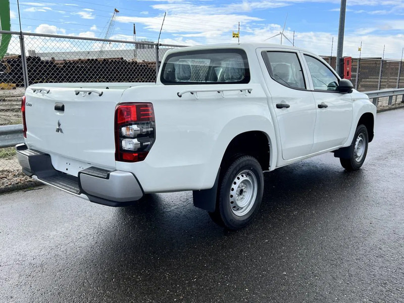 Mitsubishi L200 4x4 - 8 UNITS in WHITE 2.5 D GL Double Cab - EURO 2 - NEW!! Ready for work!!!** - Pikapas, Komercinis automobilis su dviguba kabina: foto 5 Mitsubishi L200 4x4 - 8 UNITS in WHITE 2.5 D GL Double Cab - EURO 2 - NEW!! Ready for work!!!** - Pikapas, Komercinis automobilis su dviguba kabina: foto 5