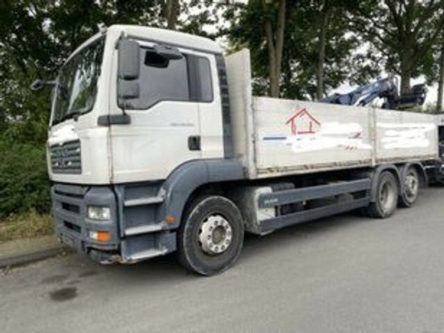 MAN 26.320 Pritsche mit Kran Tirre 170 - Platforminis/ Bortinis sunkvežimis, Sunkvežimis su kranu: foto 2 MAN 26.320 Pritsche mit Kran Tirre 170 - Platforminis/ Bortinis sunkvežimis, Sunkvežimis su kranu: foto 2