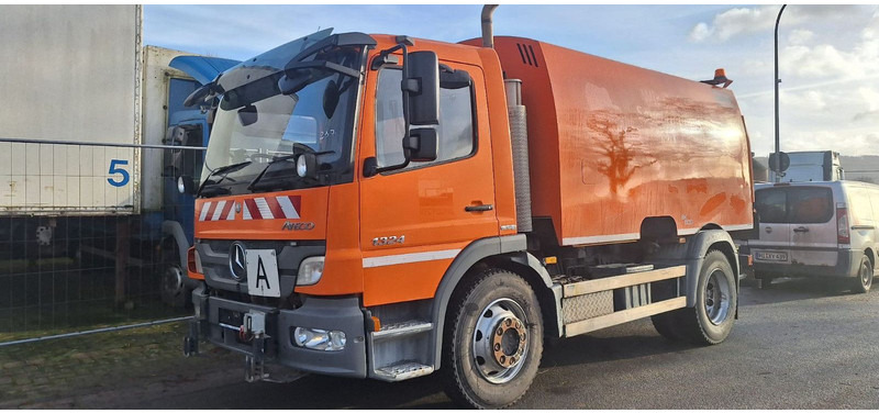 Mercedes-Benz Atego 1524 2 6-Zyl. 4x2 - Gatvių šlavimo mašina: foto 1 Mercedes-Benz Atego 1524 2 6-Zyl. 4x2 - Gatvių šlavimo mašina: foto 1