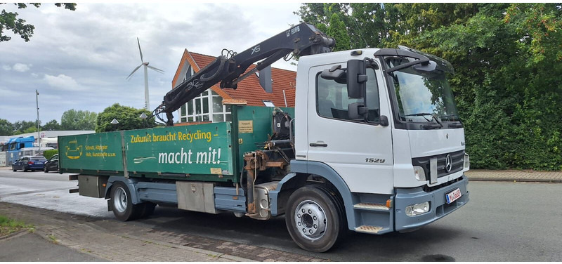 Platforminis/ Bortinis sunkvežimis, Sunkvežimis su kranu Mercedes-Benz Atego 1529: foto 1