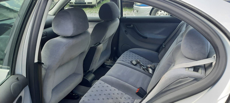 SEAT Toledo Signo 1,8 20V Autom - Lengvasis automobilis: foto 5 SEAT Toledo Signo 1,8 20V Autom - Lengvasis automobilis: foto 5