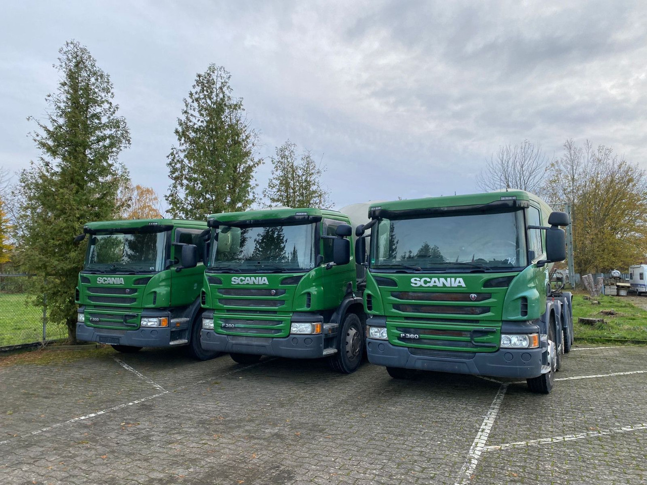 Scania 2x P360 Betonmischer 8x4 Blatt/Blatt E6 2 stück - Betonvežis: foto 2 Scania 2x P360 Betonmischer 8x4 Blatt/Blatt E6 2 stück - Betonvežis: foto 2