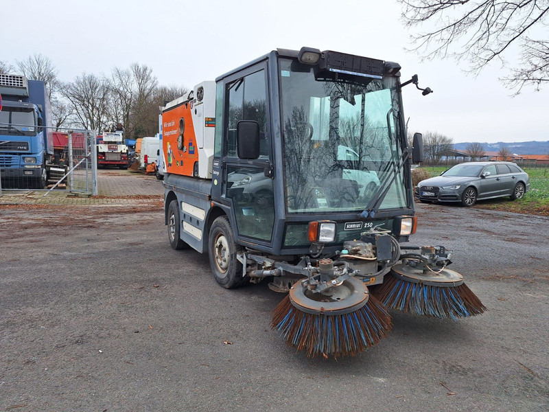 Schmidt Hagen Kehrmaschine K449 - Gatvių šlavimo mašina: foto 3 Schmidt Hagen Kehrmaschine K449 - Gatvių šlavimo mašina: foto 3