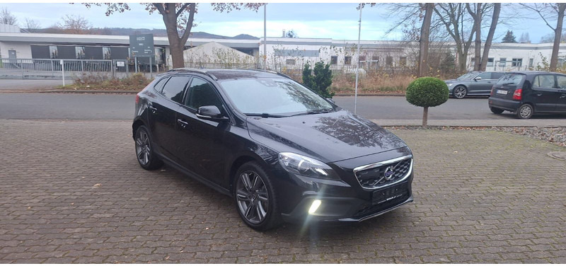 Volvo V40 Cross Country You! - Hečbekas: foto 1 Volvo V40 Cross Country You! - Hečbekas: foto 1