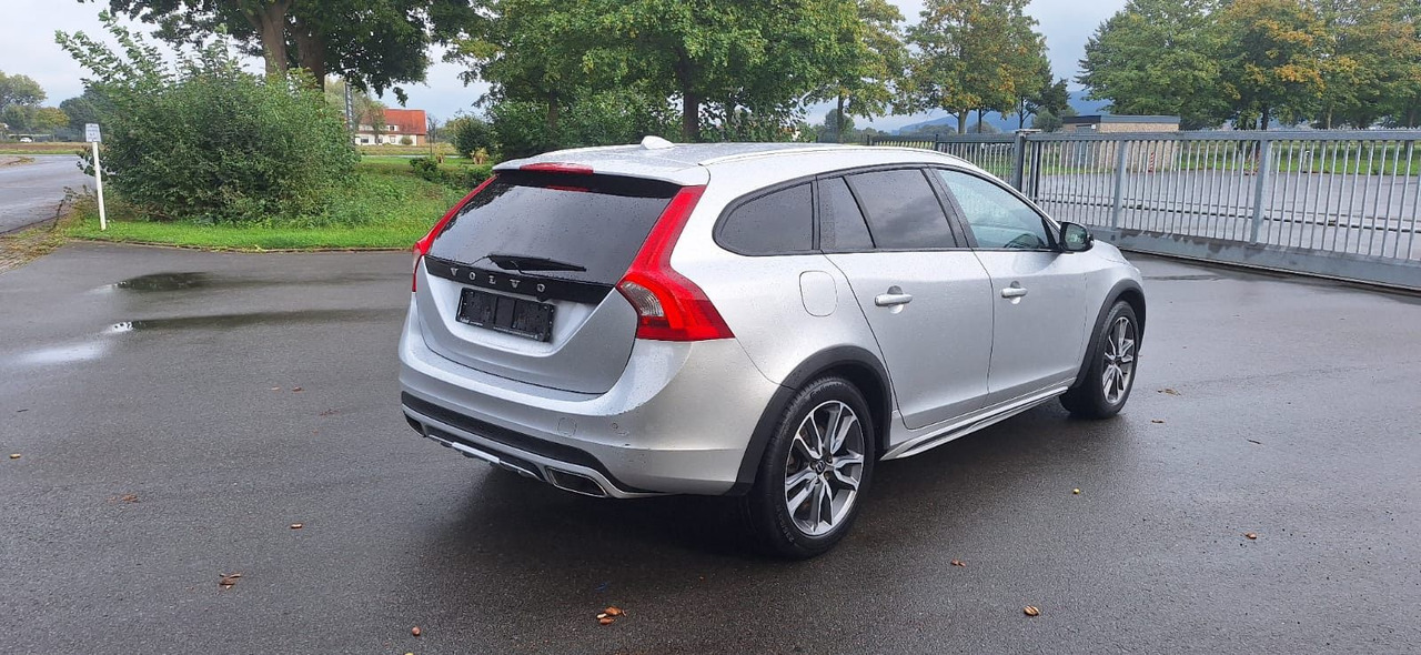 Volvo V60 Cross Country Summum AWD - Lengvasis automobilis: foto 3 Volvo V60 Cross Country Summum AWD - Lengvasis automobilis: foto 3