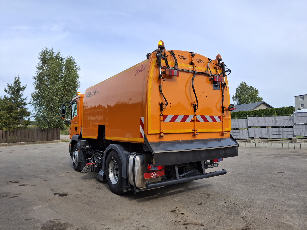 MAN TGM 18.250 Zamiatarka Kupper Weisser BROCK 2 Motoren Szczotki L/R PM10 Odchwaszczarka - Gatvių šlavimo mašina: foto 4 MAN TGM 18.250 Zamiatarka Kupper Weisser BROCK 2 Motoren Szczotki L/R PM10 Odchwaszczarka - Gatvių šlavimo mašina: foto 4