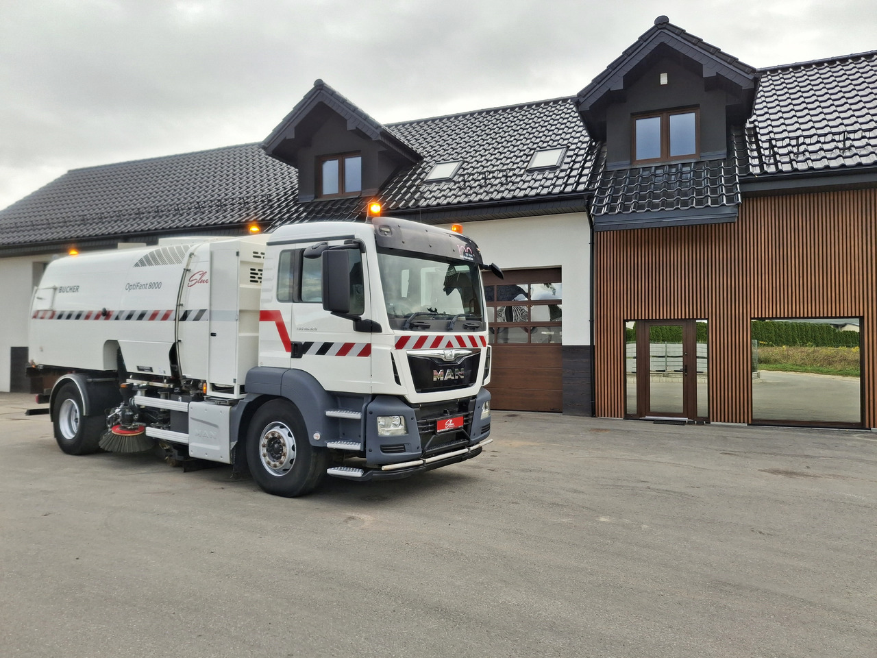 MAN TGS 18.320 Zamiatarka Kehrmaschine BUCHER OptiFant 8000 Karcher Euro 6 PM10 L/R Hochdruckreinigung - Gatvių šlavimo mašina: foto 1 MAN TGS 18.320 Zamiatarka Kehrmaschine BUCHER OptiFant 8000 Karcher Euro 6 PM10 L/R Hochdruckreinigung - Gatvių šlavimo mašina: foto 1