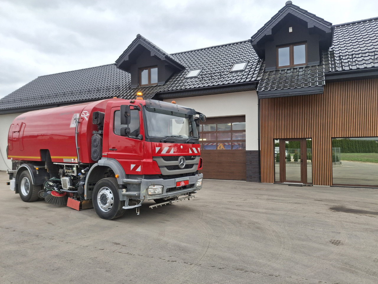 MERCEDES-BENZ Axor 1829 Zamiatarka Kehrmaschine BUCHER 2 Motoren Karcher PM10 Odchwaszczarka Sweeper - Gatvių šlavimo mašina: foto 1 MERCEDES-BENZ Axor 1829 Zamiatarka Kehrmaschine BUCHER 2 Motoren Karcher PM10 Odchwaszczarka Sweeper - Gatvių šlavimo mašina: foto 1