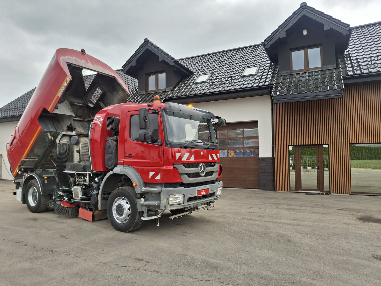 MERCEDES-BENZ Axor 1829 Zamiatarka Kehrmaschine BUCHER 2 Motoren Karcher PM10 Odchwaszczarka Sweeper - Gatvių šlavimo mašina: foto 5 MERCEDES-BENZ Axor 1829 Zamiatarka Kehrmaschine BUCHER 2 Motoren Karcher PM10 Odchwaszczarka Sweeper - Gatvių šlavimo mašina: foto 5