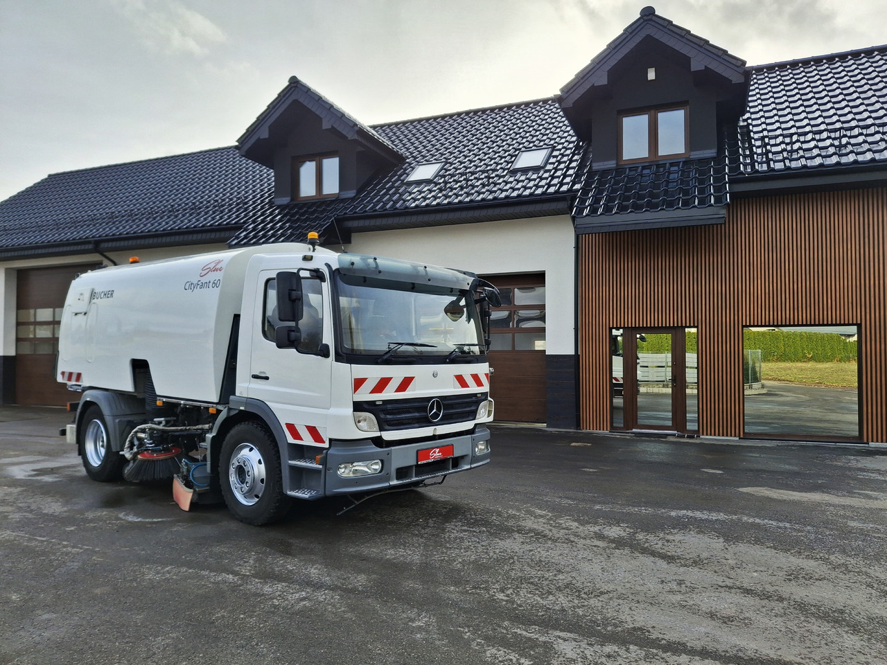 Mercedes-Benz Atego 1524 Zamiatarka Kehrmaschine BUCHER 2 Motoren Sweeper - Gatvių šlavimo mašina: foto 1 Mercedes-Benz Atego 1524 Zamiatarka Kehrmaschine BUCHER 2 Motoren Sweeper - Gatvių šlavimo mašina: foto 1
