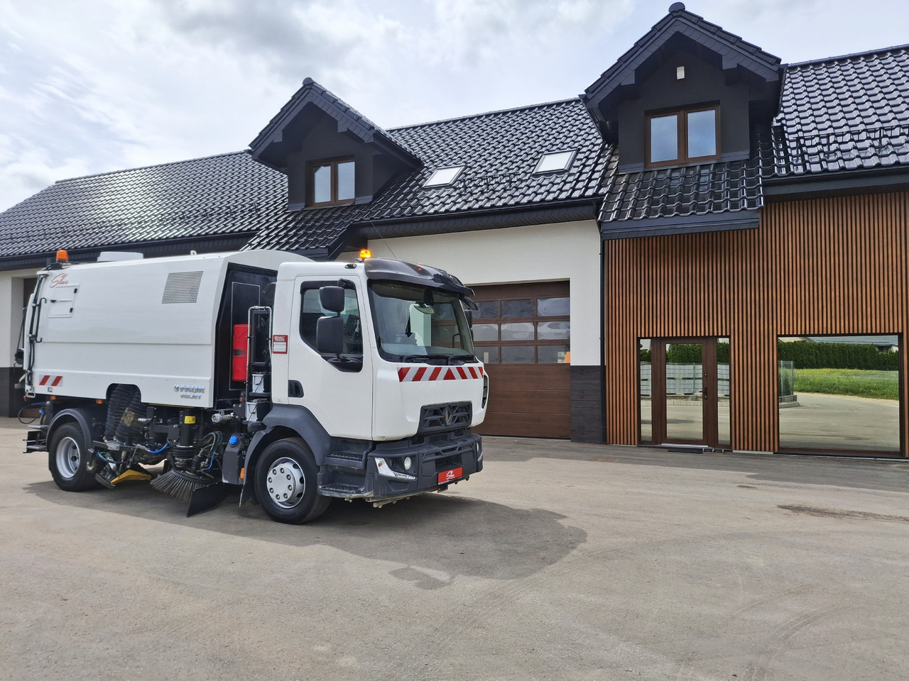 RENAULT D16 Zamiatarka Kehrmaschine FAUN Euro 6 PM10 Szczotki L/R Karcher Rura Do Liści 2 Motoren - Gatvių šlavimo mašina: foto 1 RENAULT D16 Zamiatarka Kehrmaschine FAUN Euro 6 PM10 Szczotki L/R Karcher Rura Do Liści 2 Motoren - Gatvių šlavimo mašina: foto 1