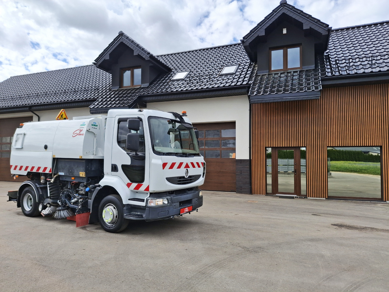 RENAULT Midlum 220 Zamiatarka Johnston VS500 Szczotki L/R Obie Strony Napęd Hydrostatyczny 2012r - Gatvių šlavimo mašina: foto 1 RENAULT Midlum 220 Zamiatarka Johnston VS500 Szczotki L/R Obie Strony Napęd Hydrostatyczny 2012r - Gatvių šlavimo mašina: foto 1