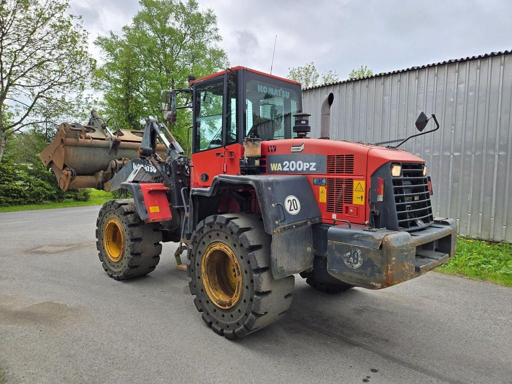 Komatsu WA200PZ-6 - Ratinis krautuvas: foto 2 Komatsu WA200PZ-6 - Ratinis krautuvas: foto 2