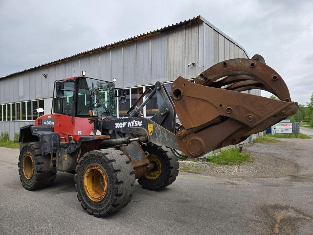 Komatsu WA200PZ-6 - Ratinis krautuvas: foto 4 Komatsu WA200PZ-6 - Ratinis krautuvas: foto 4