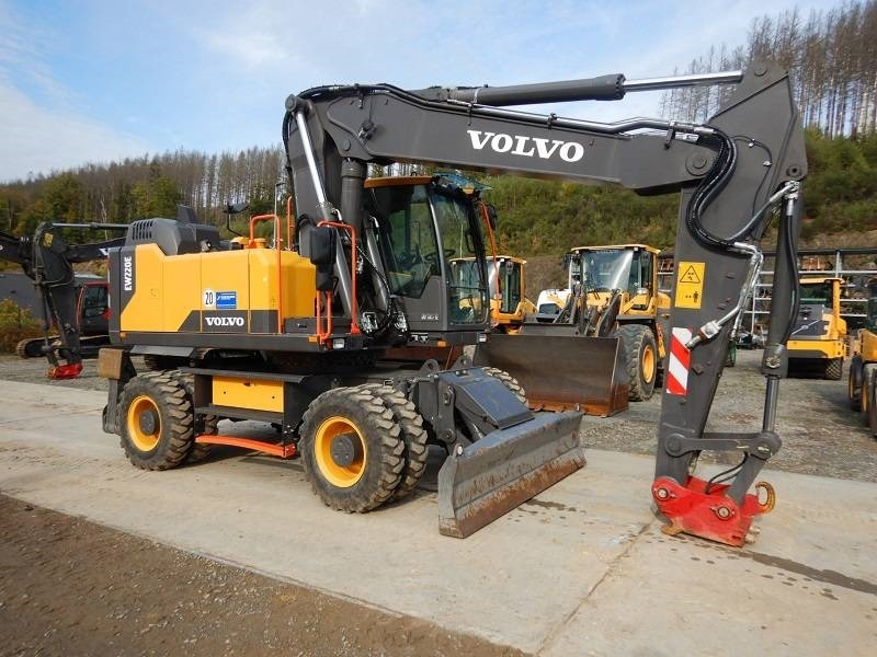 Volvo EW 220 E - Ratinis ekskavatorius: foto 2 Volvo EW 220 E - Ratinis ekskavatorius: foto 2