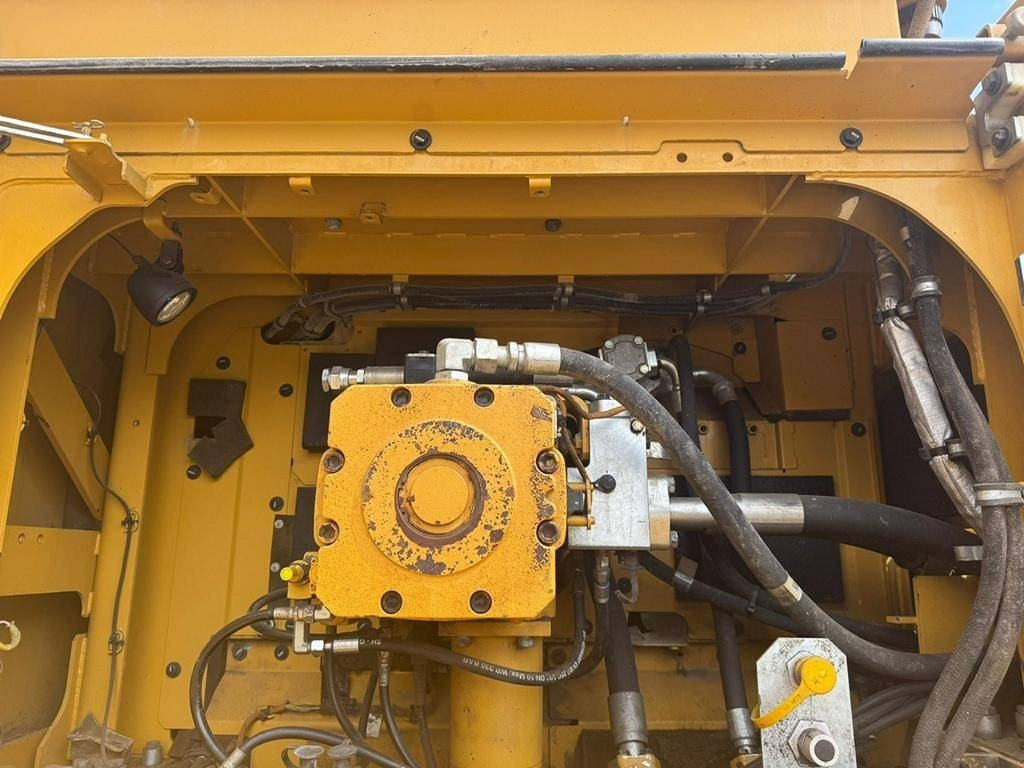 Vikšrinis ekskavatorius CAT 390 F L ME: foto 13