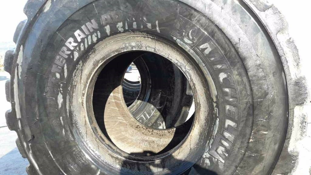 Michelin 29,5R25 X-SUPER TERRAIN /AD - Padanga: foto 2 Michelin 29,5R25 X-SUPER TERRAIN /AD - Padanga: foto 2
