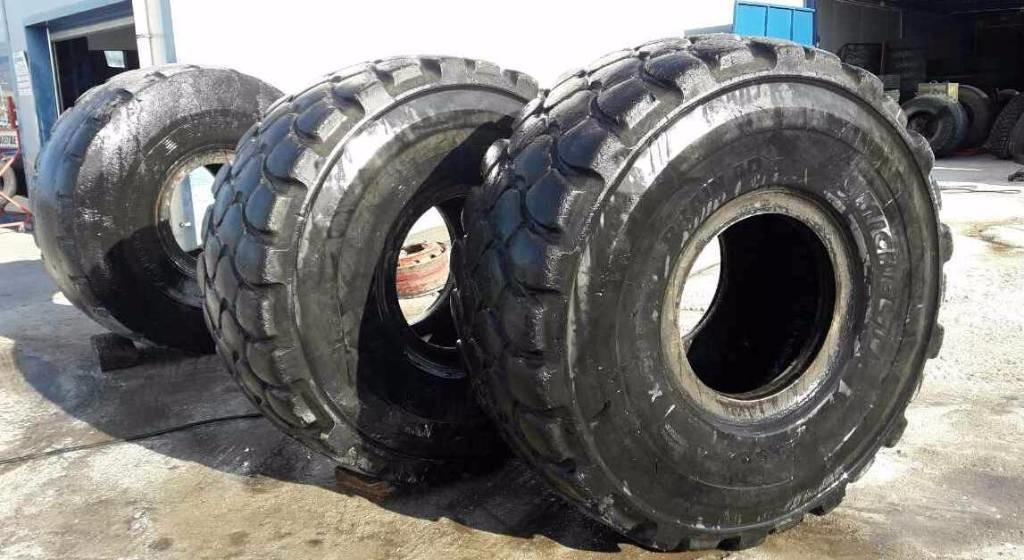 Michelin 29,5R25 X-SUPER TERRAIN /AD - Padanga: foto 1 Michelin 29,5R25 X-SUPER TERRAIN /AD - Padanga: foto 1