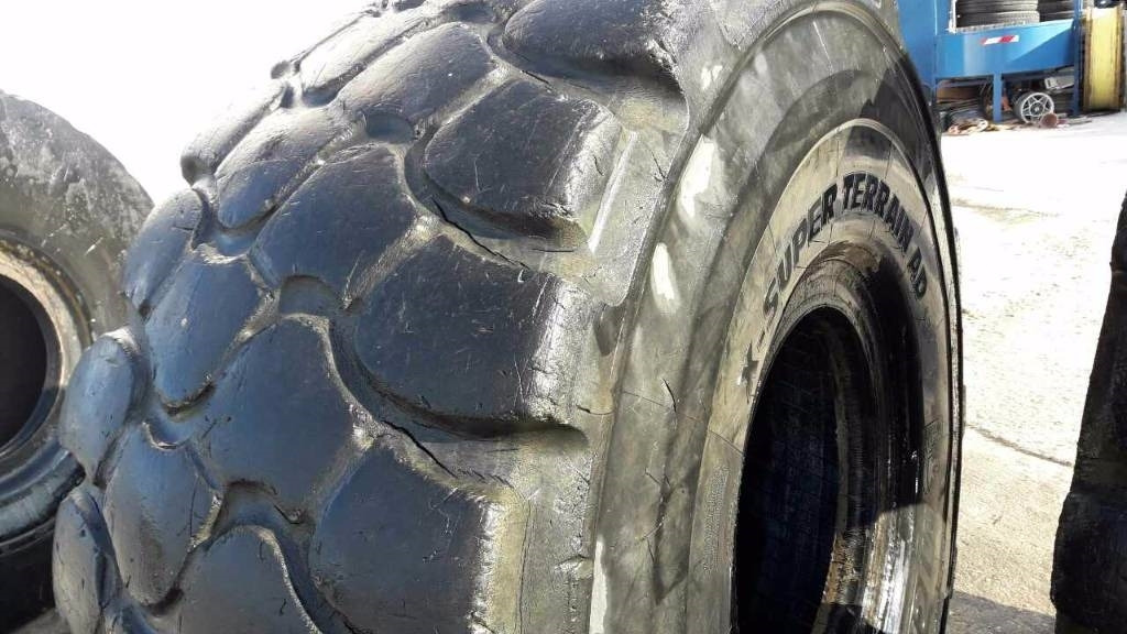 Michelin 29,5R25 X-SUPER TERRAIN /AD - Padanga: foto 5 Michelin 29,5R25 X-SUPER TERRAIN /AD - Padanga: foto 5