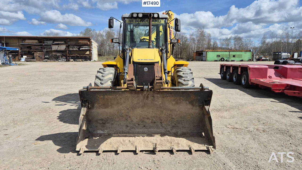 Backhoe Loader NEW HOLLAND B115C (2015) - Ekskavatorius-krautuvas: foto 2 Backhoe Loader NEW HOLLAND B115C (2015) - Ekskavatorius-krautuvas: foto 2