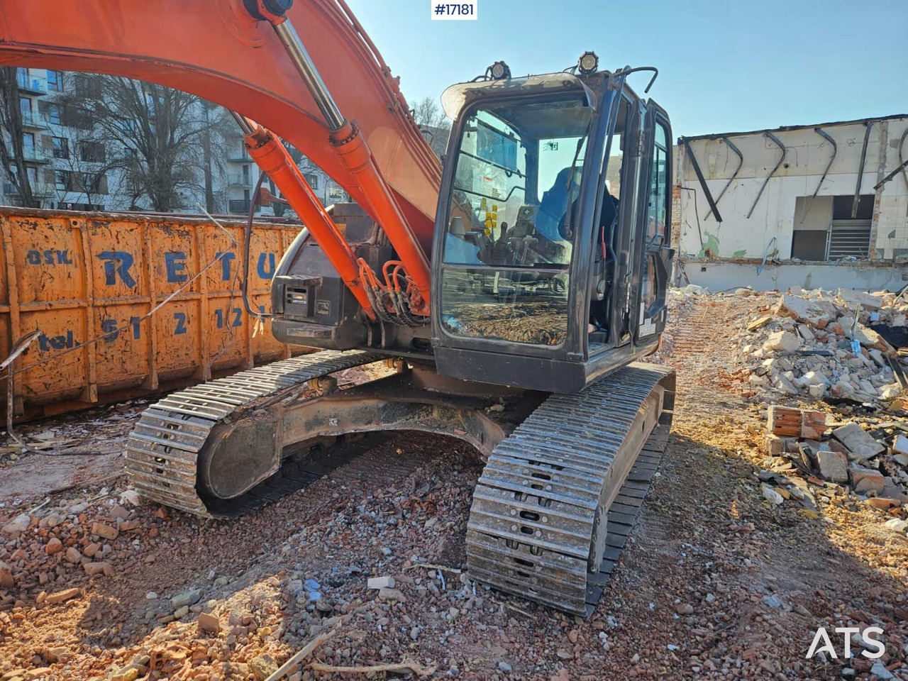 Hydraulic excavator Hitachi ZX225 LC (2013) - Vikšrinis ekskavatorius: foto 2 Hydraulic excavator Hitachi ZX225 LC (2013) - Vikšrinis ekskavatorius: foto 2