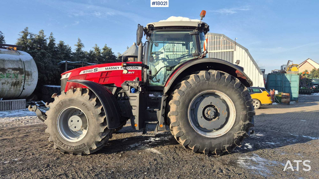 Massey Ferguson 8740S agricultural tractor (2019) - Traktorius: foto 5 Massey Ferguson 8740S agricultural tractor (2019) - Traktorius: foto 5