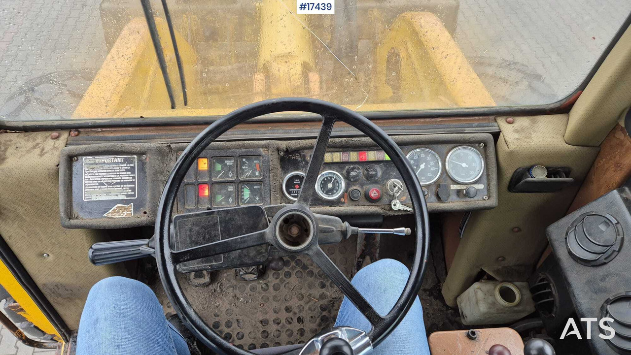 Ratinis krautuvas Wheel loader DRESSER 545 V6 (1989): foto 16