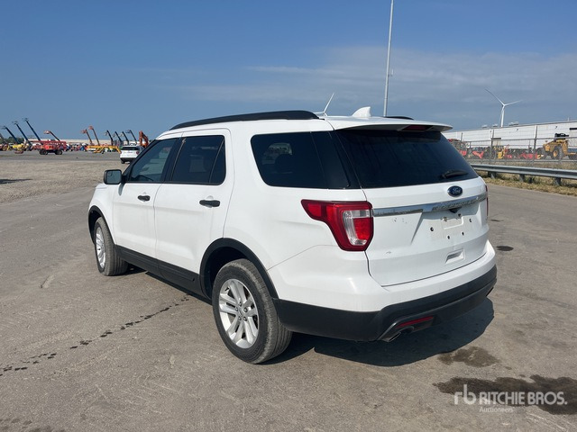 2015 Ford Explorer 4WD SUV - Visureigis: foto 1 2015 Ford Explorer 4WD SUV - Visureigis: foto 1