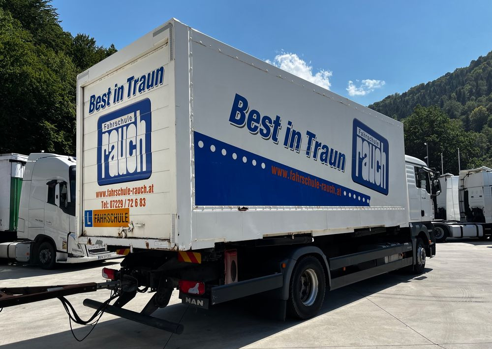 MAN TGA 18.350 6x2 D20 // BDF // Niski Przebieg // + Przyczepa Schmitz BDF // - Važiuoklės sunkvežimis: foto 5 MAN TGA 18.350 6x2 D20 // BDF // Niski Przebieg // + Przyczepa Schmitz BDF // - Važiuoklės sunkvežimis: foto 5