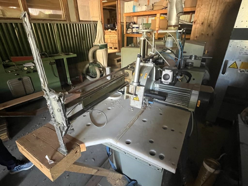 Annet GRAULE QNF Crosscut saw with TigerStop TS 4.8 L Au - Staklės: foto 5 Annet GRAULE QNF Crosscut saw with TigerStop TS 4.8 L Au - Staklės: foto 5