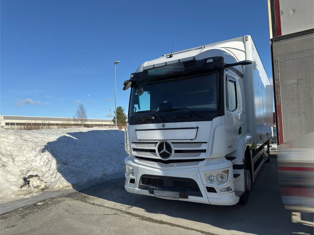 Mercedes-Benz Actros 1833 - Furgonas sunkvežimis: foto 2 Mercedes-Benz Actros 1833 - Furgonas sunkvežimis: foto 2