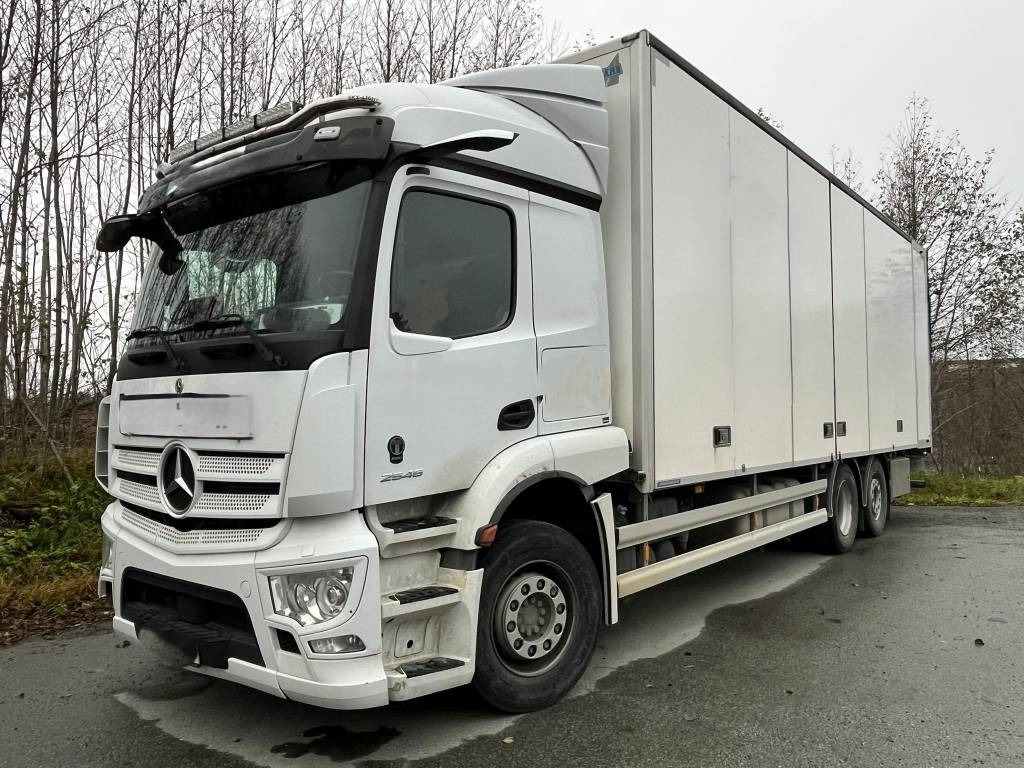Mercedes-Benz Actros 2546 6x2 - Furgonas sunkvežimis: foto 1 Mercedes-Benz Actros 2546 6x2 - Furgonas sunkvežimis: foto 1