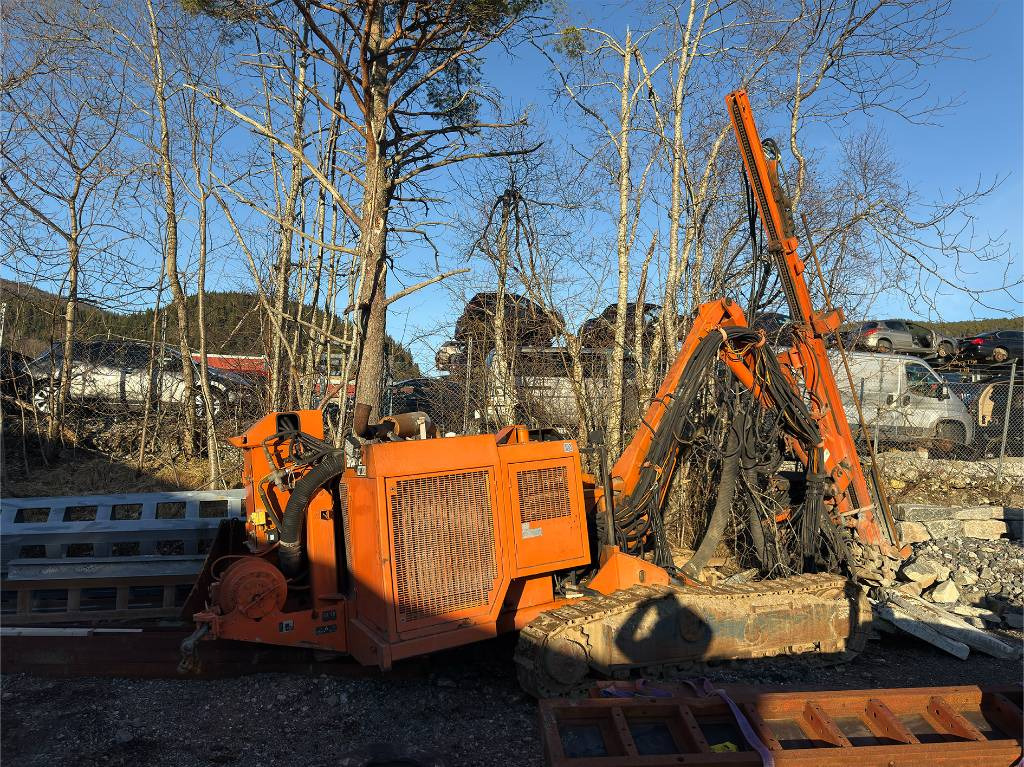 Tamrock Dino 500 - Gręžimo mašina: foto 1 Tamrock Dino 500 - Gręžimo mašina: foto 1