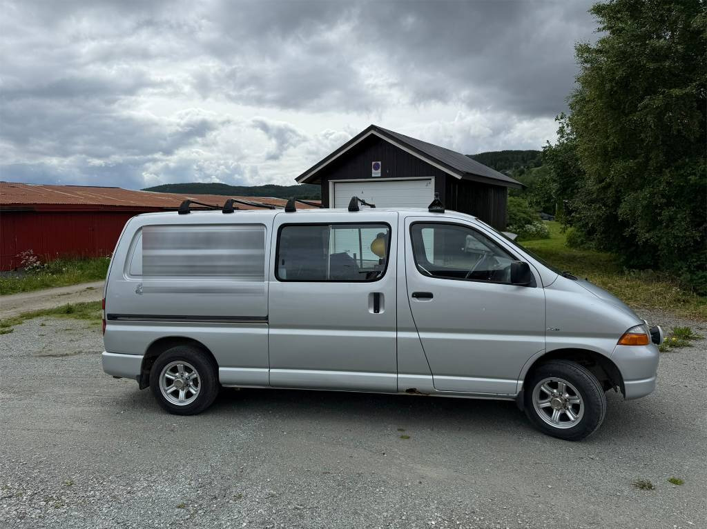 Krovininis mikroautobusas Toyota Hiace 4x4: foto 6
