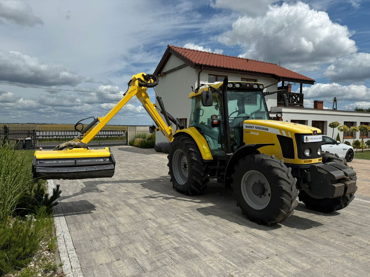 Massey Ferguson 6445 z kosiarką wysięgnikową do poboczy Rousseau T hénor 510 L FI - Traktorius: foto 1 Massey Ferguson 6445 z kosiarką wysięgnikową do poboczy Rousseau T hénor 510 L FI - Traktorius: foto 1