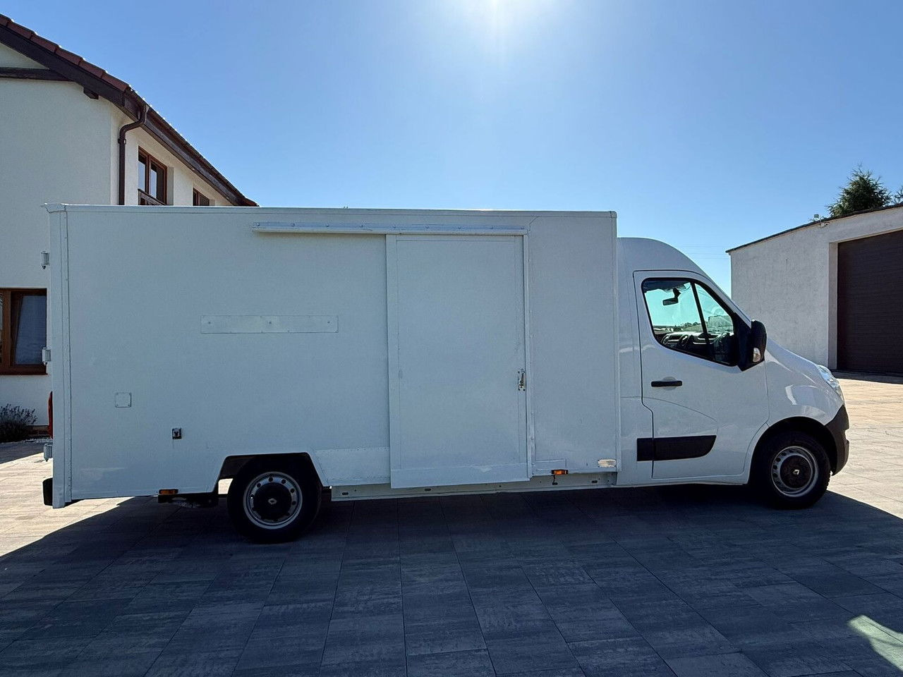 Renault Master Kontener niskopodłogowy Rampa najazdowa Sprowadzony Zarej - Furgonas su krovinių dėže: foto 4 Renault Master Kontener niskopodłogowy Rampa najazdowa Sprowadzony Zarej - Furgonas su krovinių dėže: foto 4