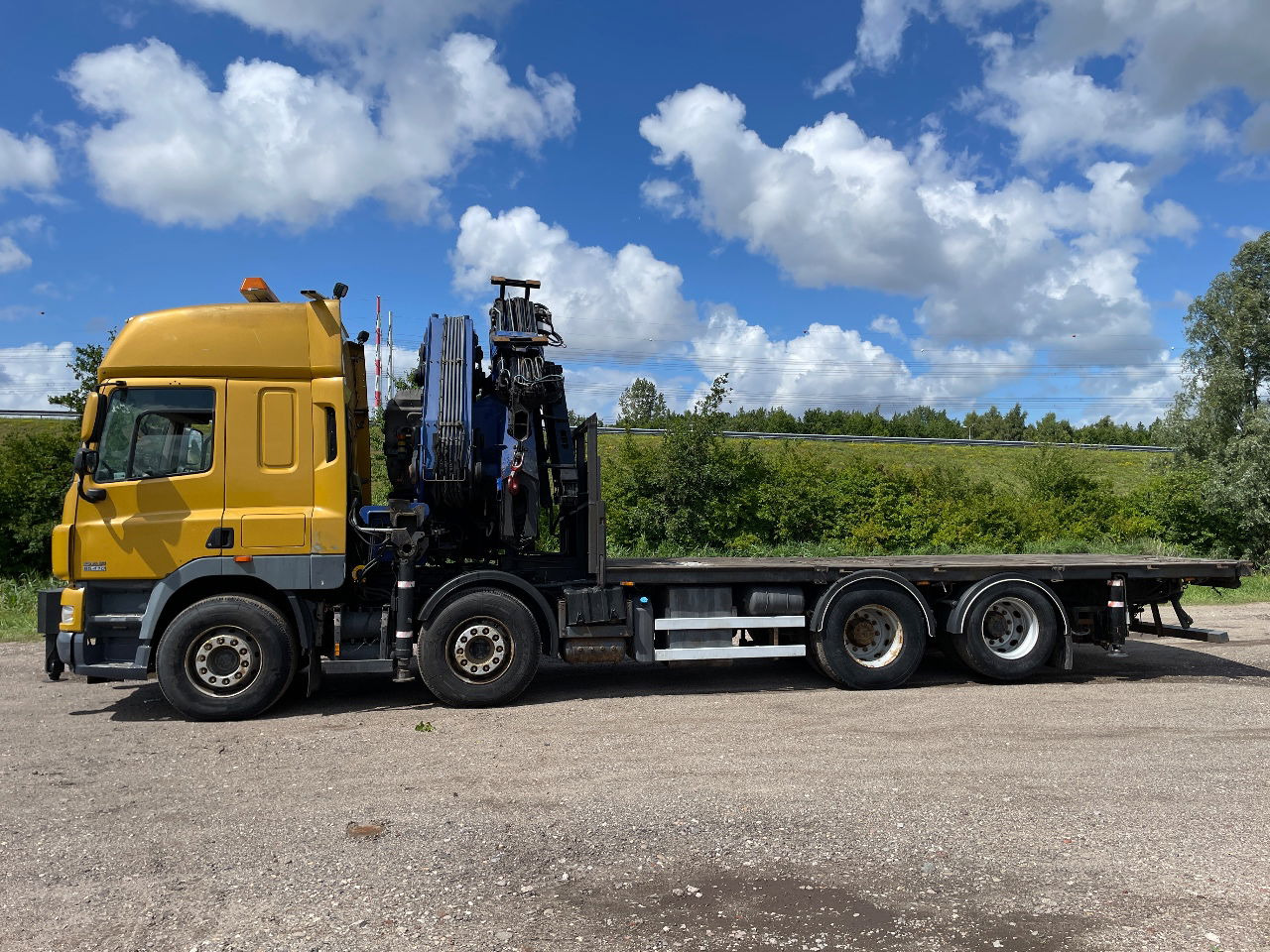 DAF CF 85.410 PM 80 crane laadkraan met jib en frontstempels - Sunkvežimis su kranu: foto 4 DAF CF 85.410 PM 80 crane laadkraan met jib en frontstempels - Sunkvežimis su kranu: foto 4