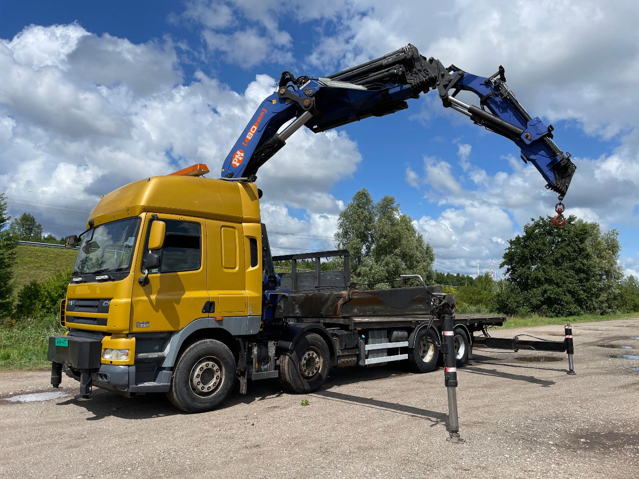 DAF CF 85.410 PM 80 crane laadkraan met jib en frontstempels - Sunkvežimis su kranu: foto 1 DAF CF 85.410 PM 80 crane laadkraan met jib en frontstempels - Sunkvežimis su kranu: foto 1