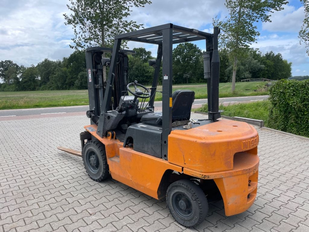 Nissan FJ02A25U 2.5 ton diesel triplo freelift heftruck - Šakinis krautuvas: foto 2 Nissan FJ02A25U 2.5 ton diesel triplo freelift heftruck - Šakinis krautuvas: foto 2