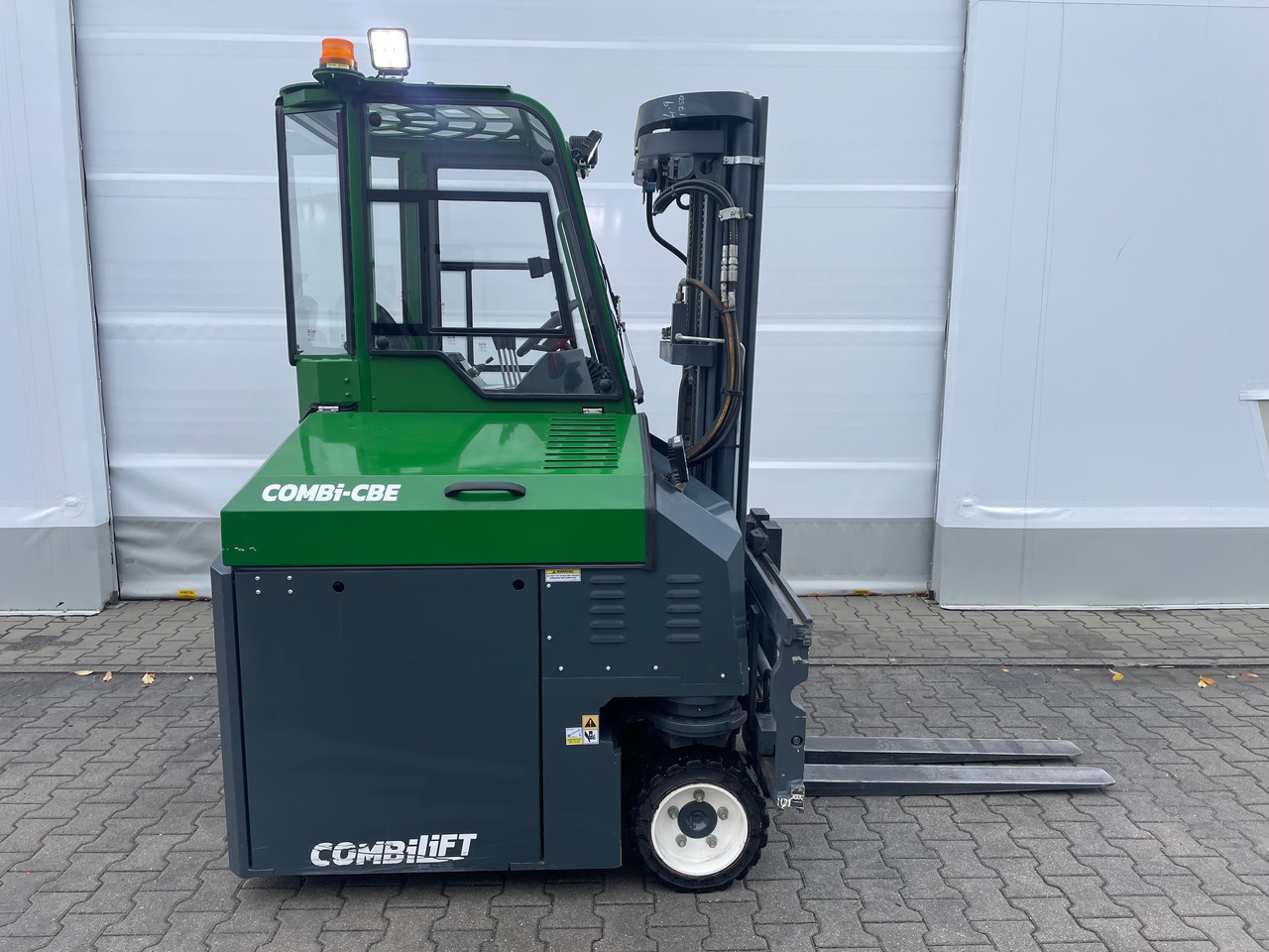 Combilift CBE 2500 - Šakinis krautuvas su privažiavimu iš keturių pusių: foto 2 Combilift CBE 2500 - Šakinis krautuvas su privažiavimu iš keturių pusių: foto 2