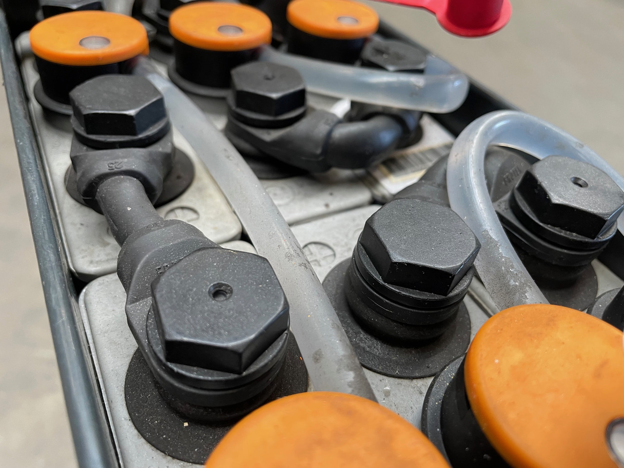 Exide 24 Volt I 2EPzB 200 - Akumuliatorius - Krovimo technika: foto 3 Exide 24 Volt I 2EPzB 200 - Akumuliatorius - Krovimo technika: foto 3