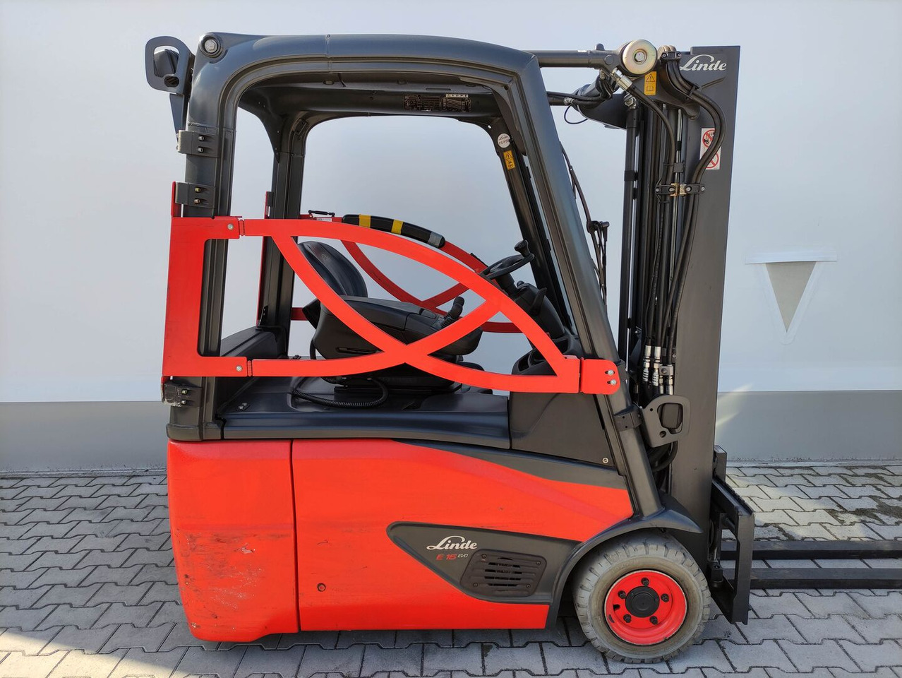 Linde E16-02-EVO-386 - Elektrinis krautuvas: foto 2 Linde E16-02-EVO-386 - Elektrinis krautuvas: foto 2