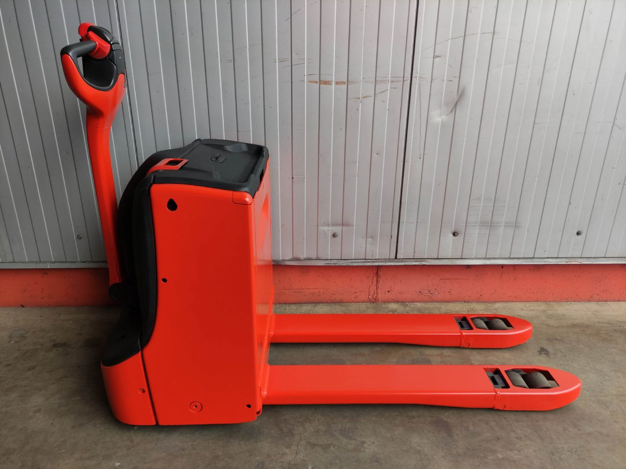 Linde T18-1152 (LACK NEU) - Padėklų krautuvas: foto 2 Linde T18-1152 (LACK NEU) - Padėklų krautuvas: foto 2