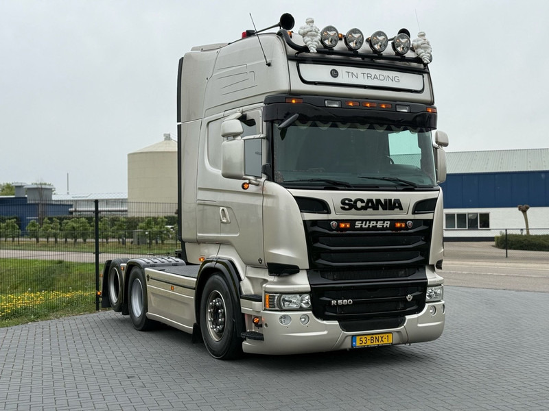 Scania R 580 SHOWTRUCK, VOLLUCHT, VOL SPOILER, RETARDER, SCHUIFSCHOTEL. - Vilkikas: foto 1 Scania R 580 SHOWTRUCK, VOLLUCHT, VOL SPOILER, RETARDER, SCHUIFSCHOTEL. - Vilkikas: foto 1