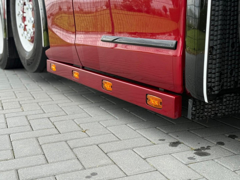 Scania S580 V8 NGS SHOWTRUCK, VOLLUCHT, RETARDER, LEER, GESTUURD. - Vilkikas: foto 4 Scania S580 V8 NGS SHOWTRUCK, VOLLUCHT, RETARDER, LEER, GESTUURD. - Vilkikas: foto 4