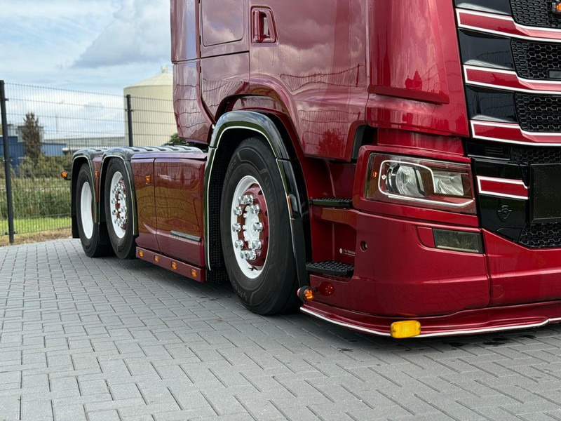 Scania S580 V8 NGS SHOWTRUCK, VOLLUCHT, RETARDER, LEER, GESTUURD. - Vilkikas: foto 3 Scania S580 V8 NGS SHOWTRUCK, VOLLUCHT, RETARDER, LEER, GESTUURD. - Vilkikas: foto 3