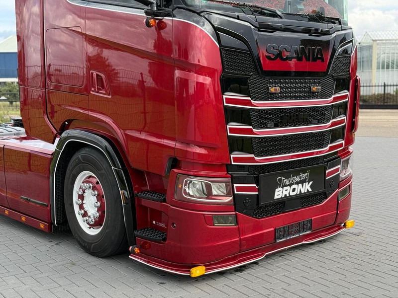 Scania S580 V8 NGS SHOWTRUCK, VOLLUCHT, RETARDER, LEER, GESTUURD. - Vilkikas: foto 2 Scania S580 V8 NGS SHOWTRUCK, VOLLUCHT, RETARDER, LEER, GESTUURD. - Vilkikas: foto 2